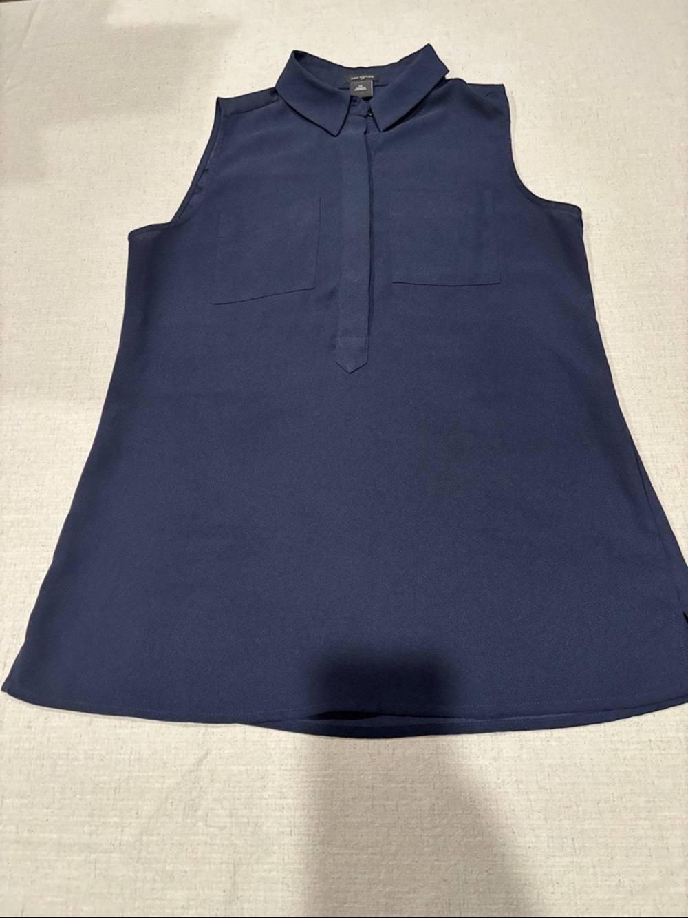 👩‍💼 Ann Taylor Navy Sleeveless Collared Top XS